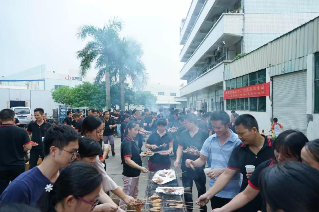 2019年“歡樂(lè)在俊泰，情濃意更濃”員工生日會(huì)暨中秋燒烤晚會(huì)順利舉行